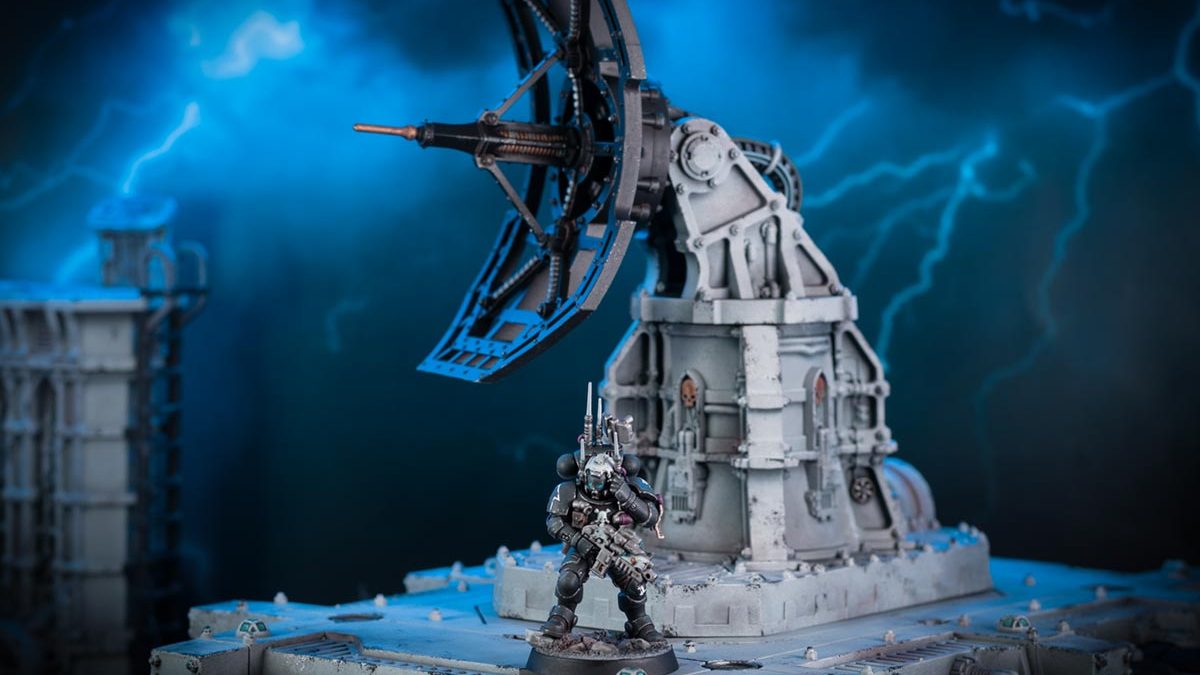 Cinematic shot of a Battlezone Fronteris Vox-antenna and Auspex Shrine painted by Stahly
