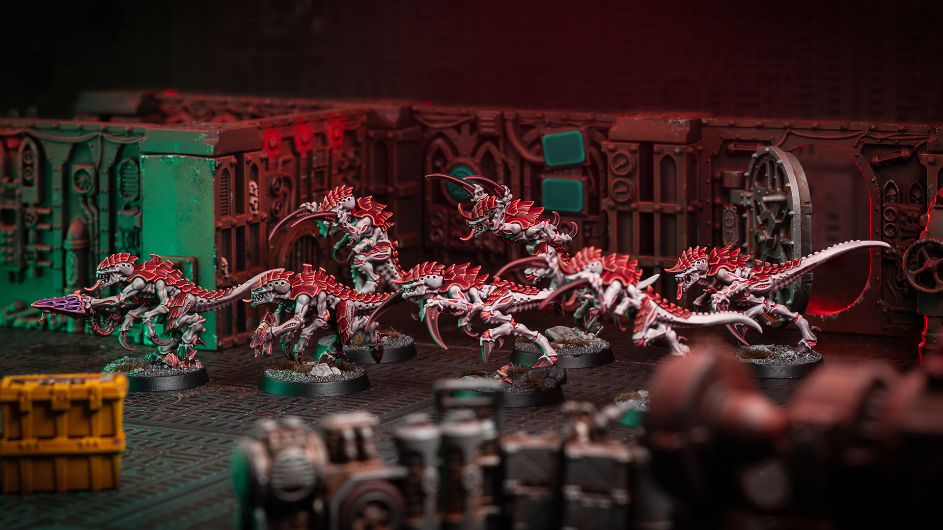 Cinematic shot of a horde of Hormagaunts and Termagants running down the corridor of a Gallowdark Space Hulk, lit with green and red light