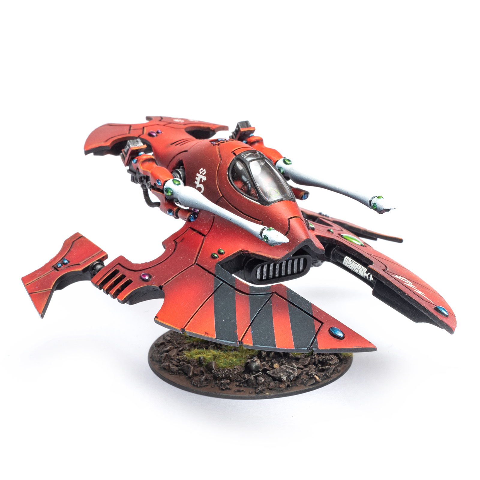 Front angle view of an Aeldari Hornet Grav Tank model kit, painted in the red of Saim-Hann by Dunk