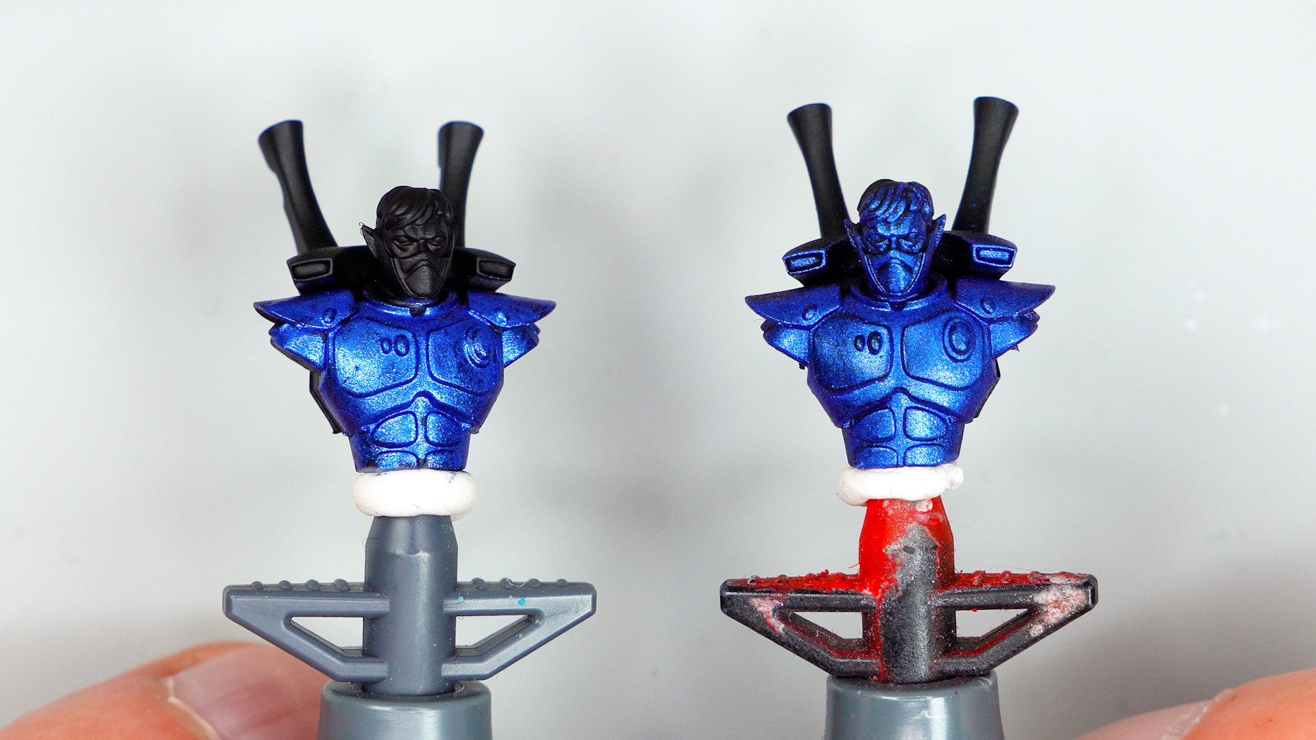 Comparison of two Aeldari test models, one painted unevenly with Green Stuff World Sapphire Blue metallic paint, the other drybrushed