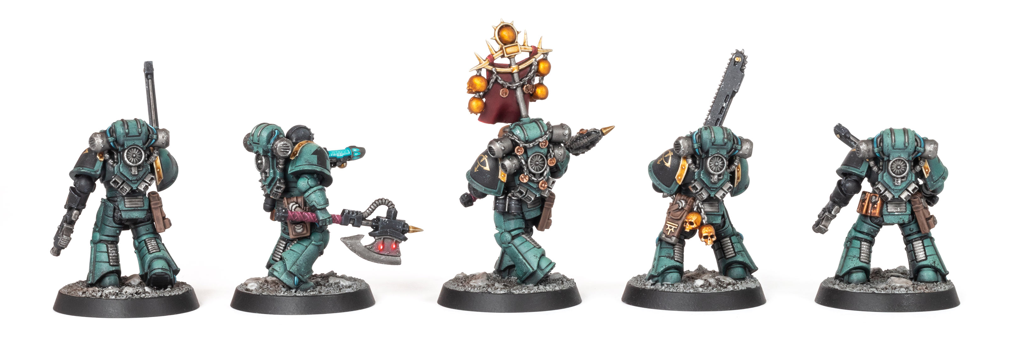 Back view of Sons of Horus Despoiler models with various melee weapons, painted by Stahly, in front of a clean white background