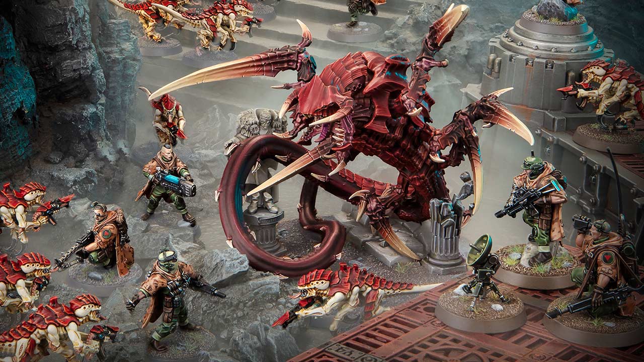 Cinematic shot of the contents from Kill Team: Terror on Devlan, The Red Terror model surrounded by multiple Spectre Squad operatives and Termagaunts